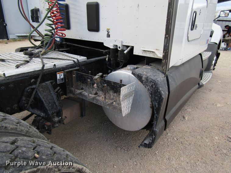 image for item FO9378 2016 Kenworth T680 semi truck