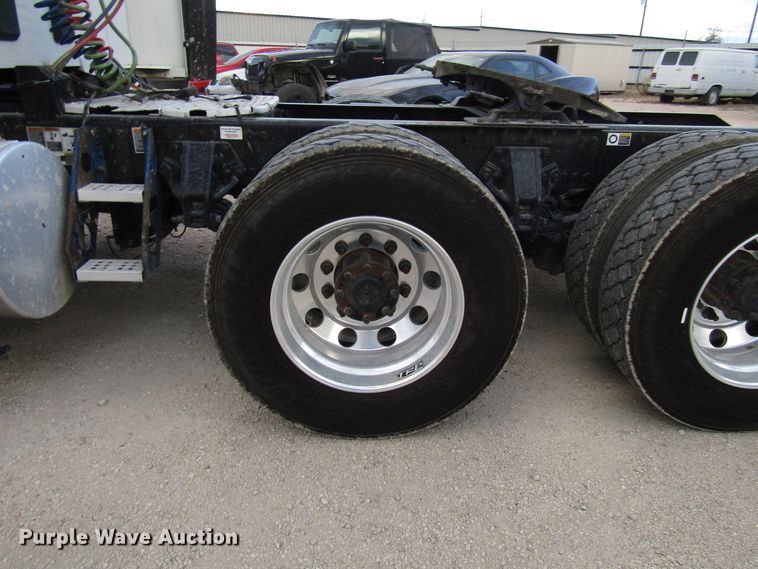 image for item FO9378 2016 Kenworth T680 semi truck