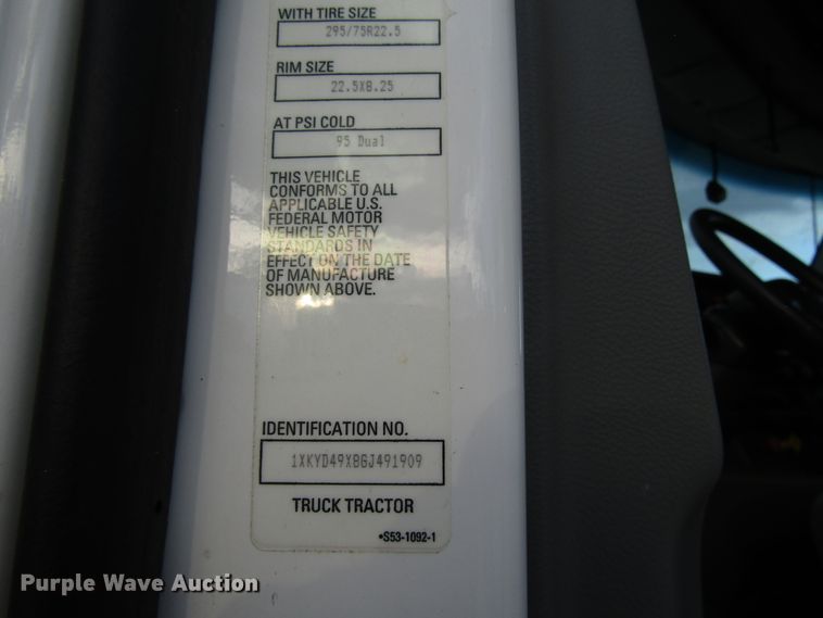 image for item FO9378 2016 Kenworth T680 semi truck