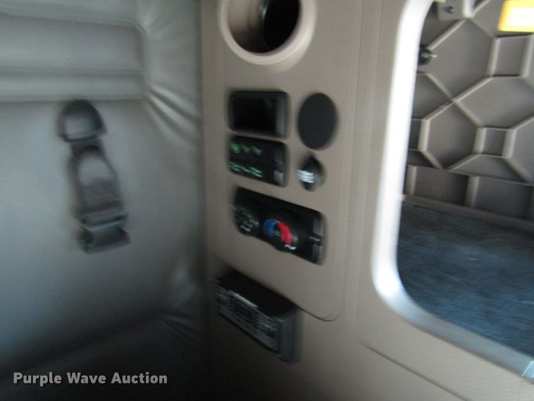 image for item FO9379 2010 Freightliner Cascadia semi truck