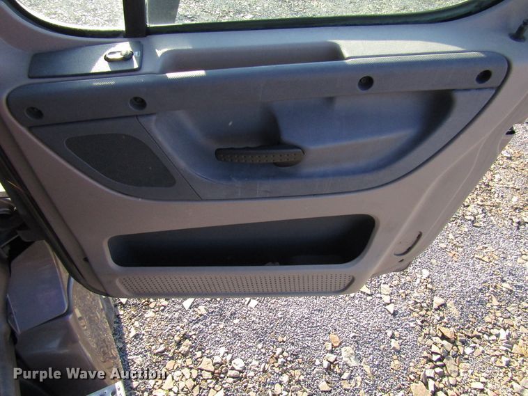 image for item FO9379 2010 Freightliner Cascadia semi truck