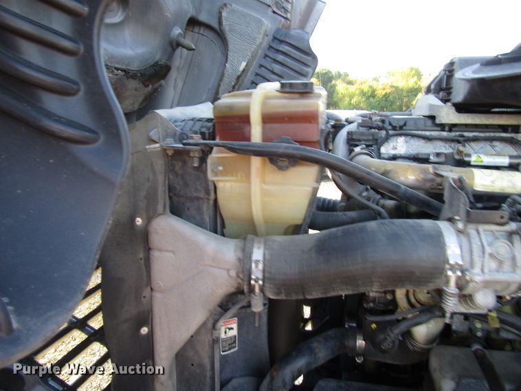 image for item FO9379 2010 Freightliner Cascadia semi truck