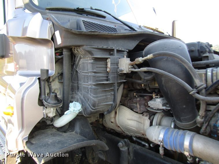 image for item FO9379 2010 Freightliner Cascadia semi truck