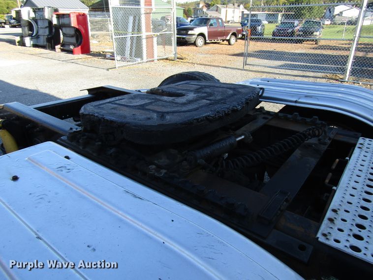 image for item FO9379 2010 Freightliner Cascadia semi truck