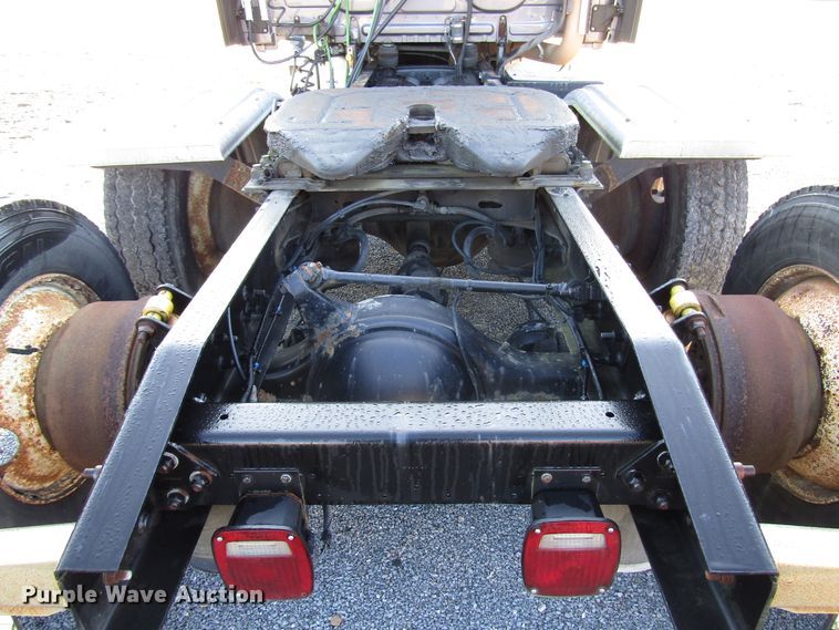 image for item FO9379 2010 Freightliner Cascadia semi truck