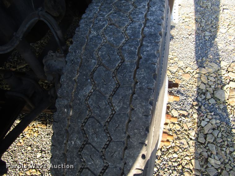 image for item FO9379 2010 Freightliner Cascadia semi truck