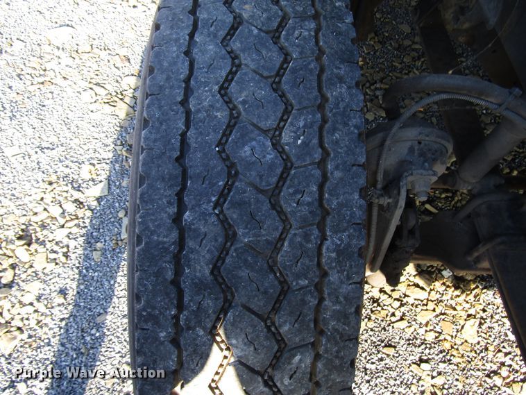 image for item FO9379 2010 Freightliner Cascadia semi truck