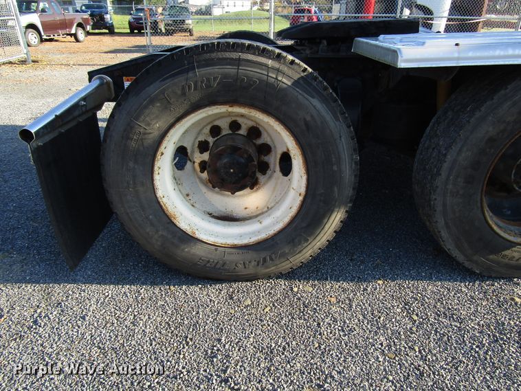 image for item FO9379 2010 Freightliner Cascadia semi truck