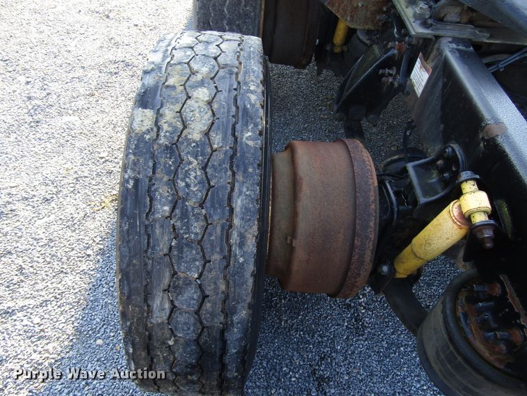 image for item FO9379 2010 Freightliner Cascadia semi truck