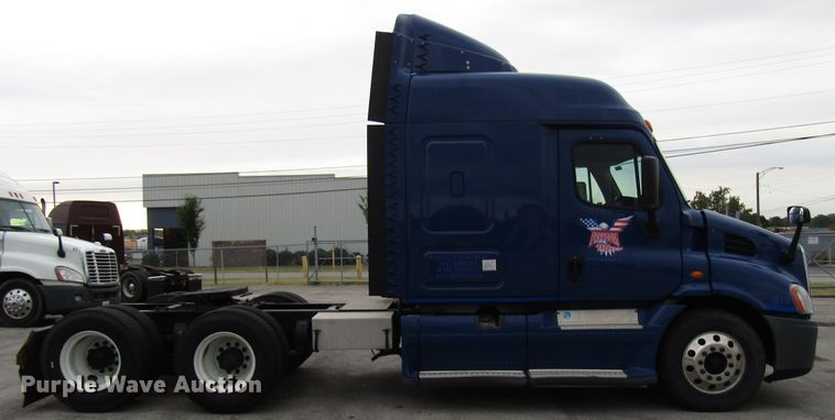image for item FO9380 2014 Freightliner Cascadia semi truck