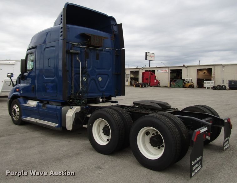image for item FO9380 2014 Freightliner Cascadia semi truck