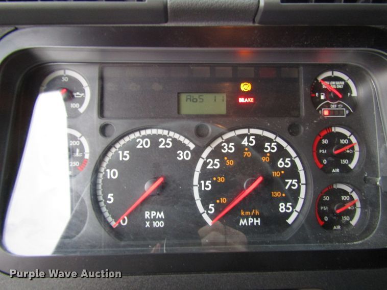 image for item FO9380 2014 Freightliner Cascadia semi truck