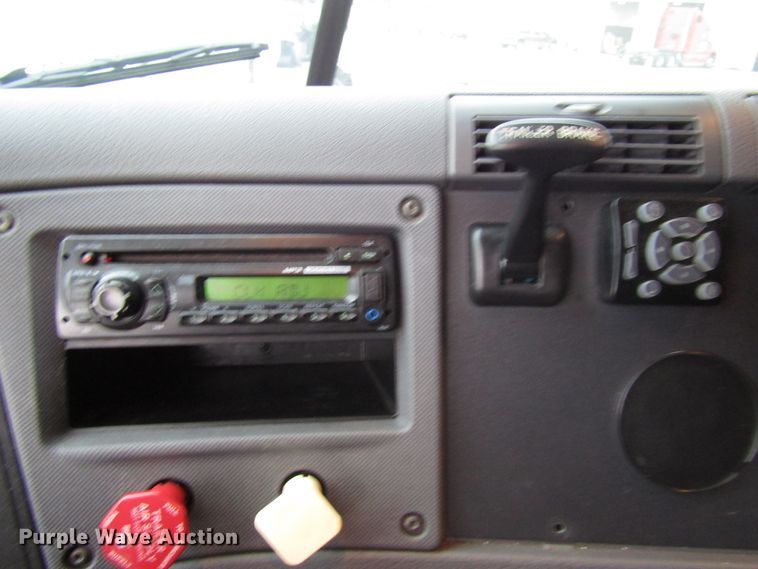 image for item FO9380 2014 Freightliner Cascadia semi truck