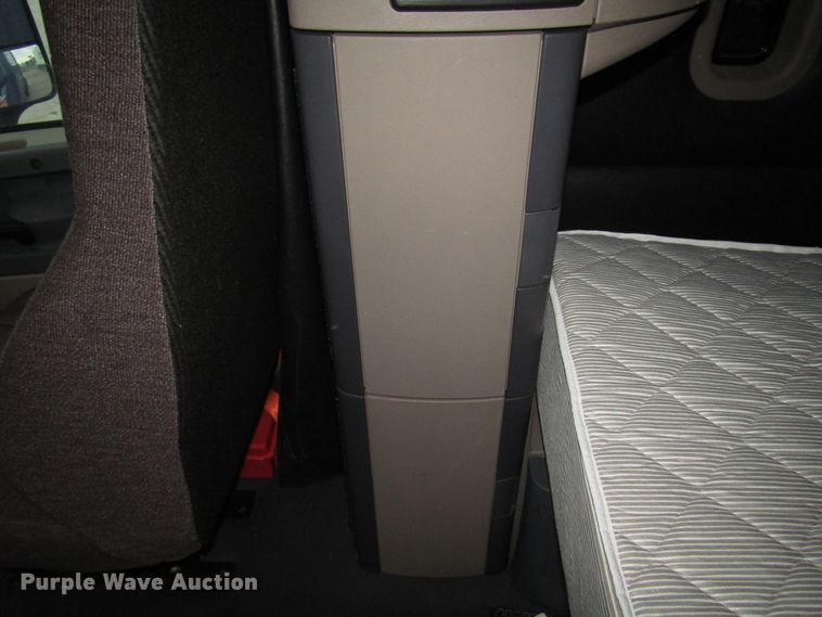 image for item FO9380 2014 Freightliner Cascadia semi truck