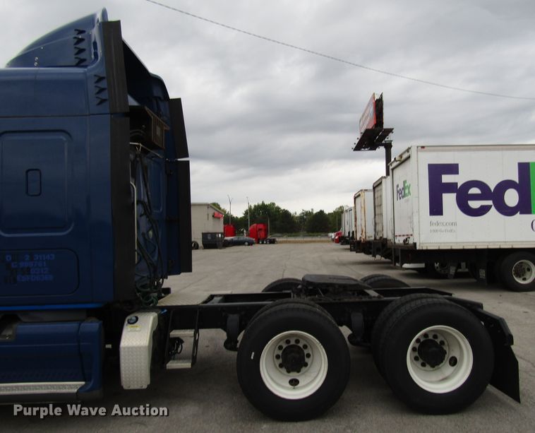 image for item FO9380 2014 Freightliner Cascadia semi truck