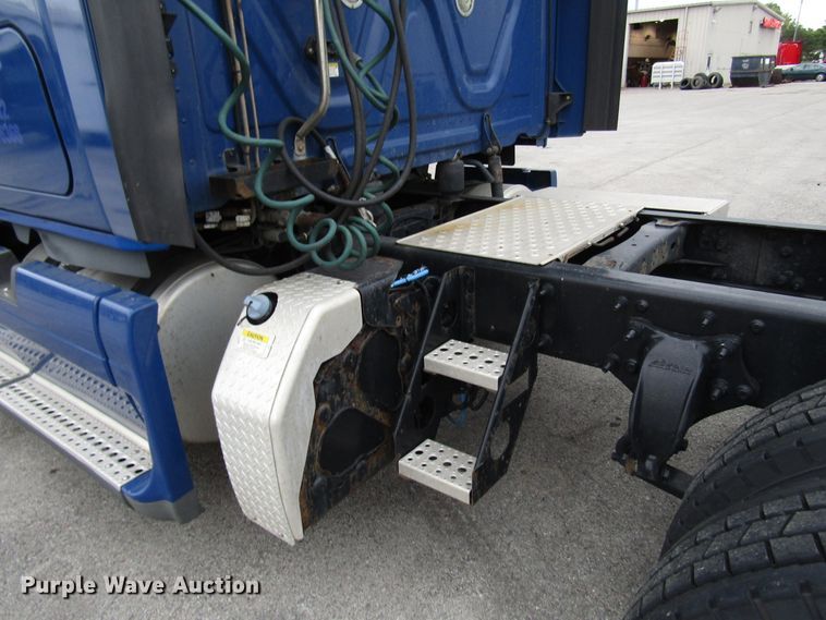 image for item FO9380 2014 Freightliner Cascadia semi truck