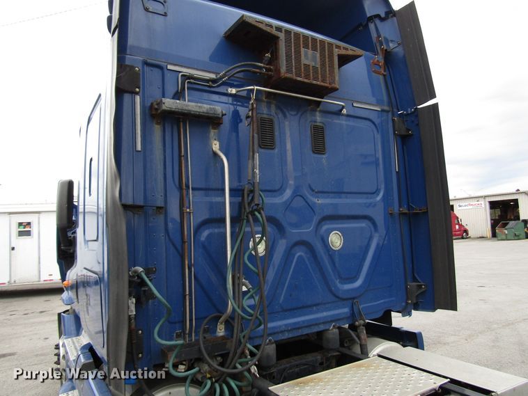 image for item FO9380 2014 Freightliner Cascadia semi truck