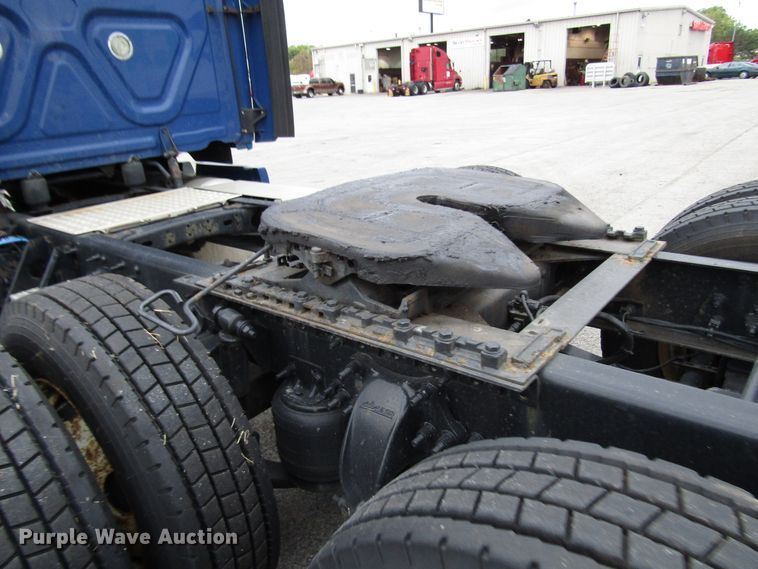 image for item FO9380 2014 Freightliner Cascadia semi truck