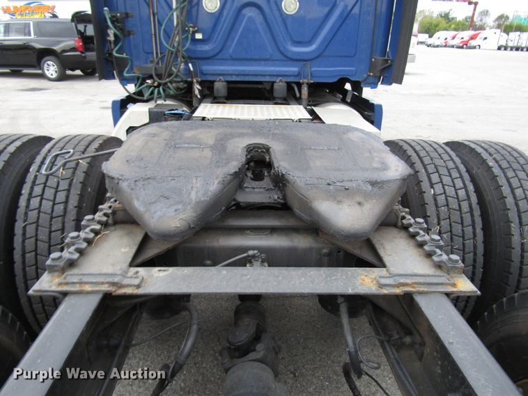 image for item FO9380 2014 Freightliner Cascadia semi truck