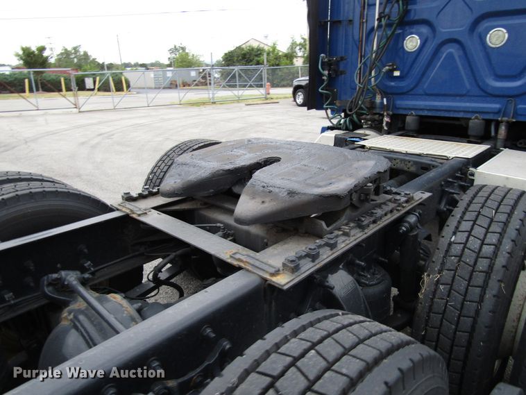 image for item FO9380 2014 Freightliner Cascadia semi truck