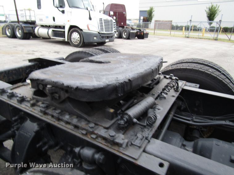 image for item FO9380 2014 Freightliner Cascadia semi truck