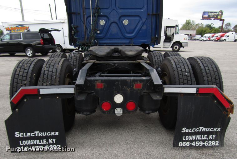 image for item FO9380 2014 Freightliner Cascadia semi truck