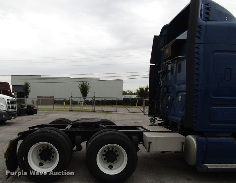 image for item FO9380 2014 Freightliner Cascadia semi truck