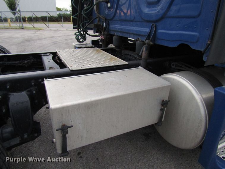 image for item FO9380 2014 Freightliner Cascadia semi truck