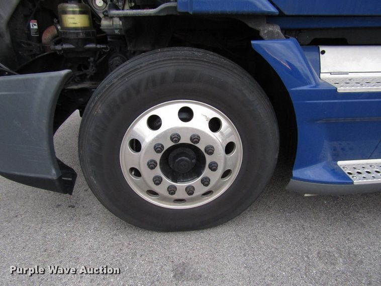 image for item FO9380 2014 Freightliner Cascadia semi truck