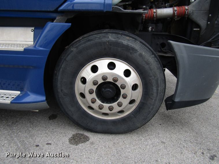 image for item FO9380 2014 Freightliner Cascadia semi truck