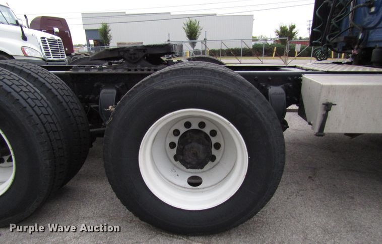 image for item FO9380 2014 Freightliner Cascadia semi truck