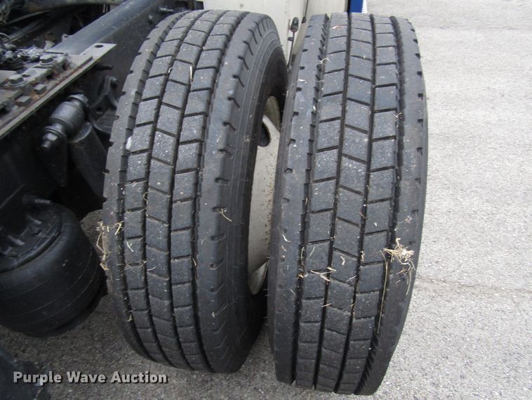 image for item FO9380 2014 Freightliner Cascadia semi truck