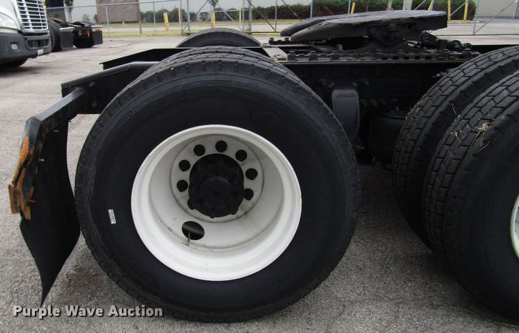 image for item FO9380 2014 Freightliner Cascadia semi truck