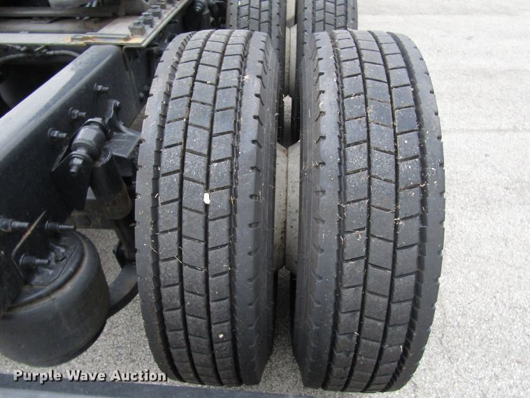 image for item FO9380 2014 Freightliner Cascadia semi truck