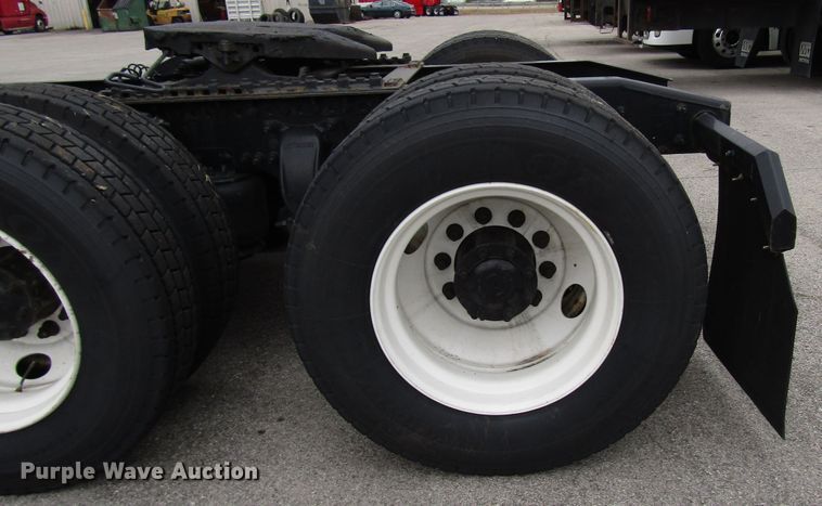 image for item FO9380 2014 Freightliner Cascadia semi truck