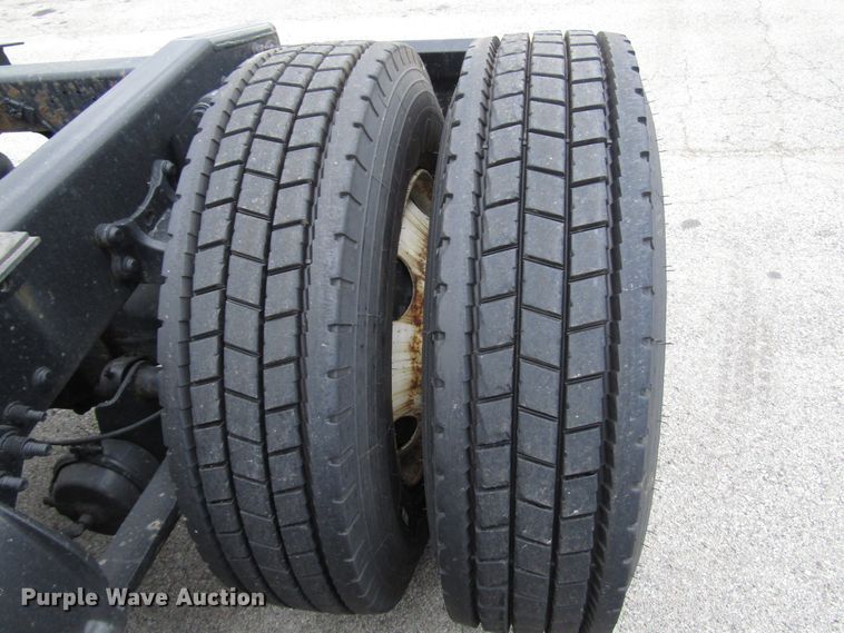 image for item FO9380 2014 Freightliner Cascadia semi truck