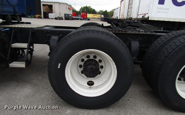 image for item FO9380 2014 Freightliner Cascadia semi truck