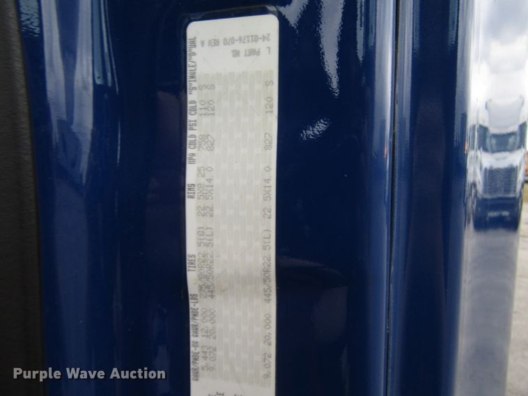 image for item FO9380 2014 Freightliner Cascadia semi truck