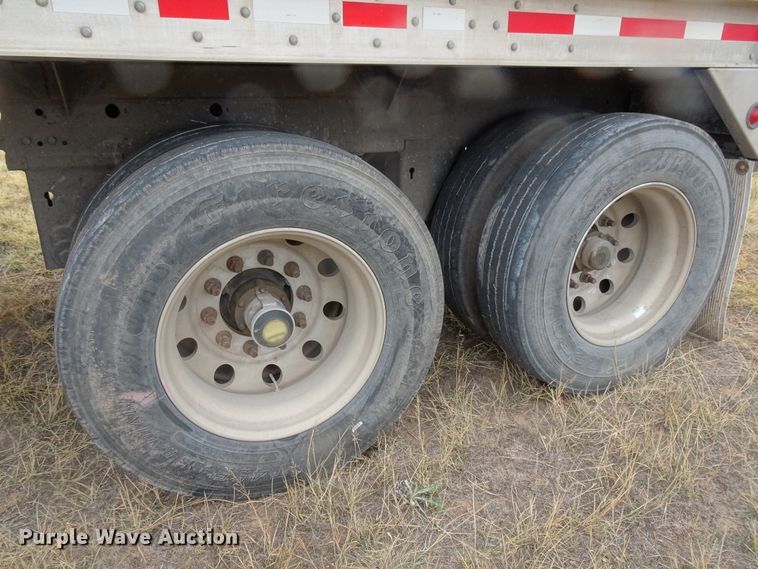 image for item GC9077 2007 Neville double hopper grain trailer