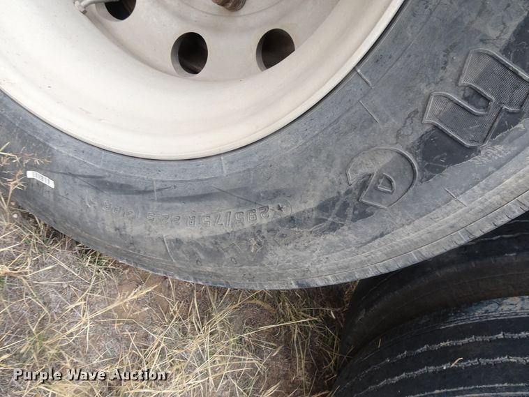 image for item GC9077 2007 Neville double hopper grain trailer