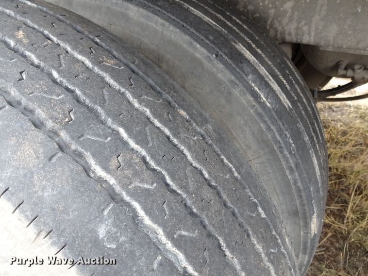 image for item GC9077 2007 Neville double hopper grain trailer