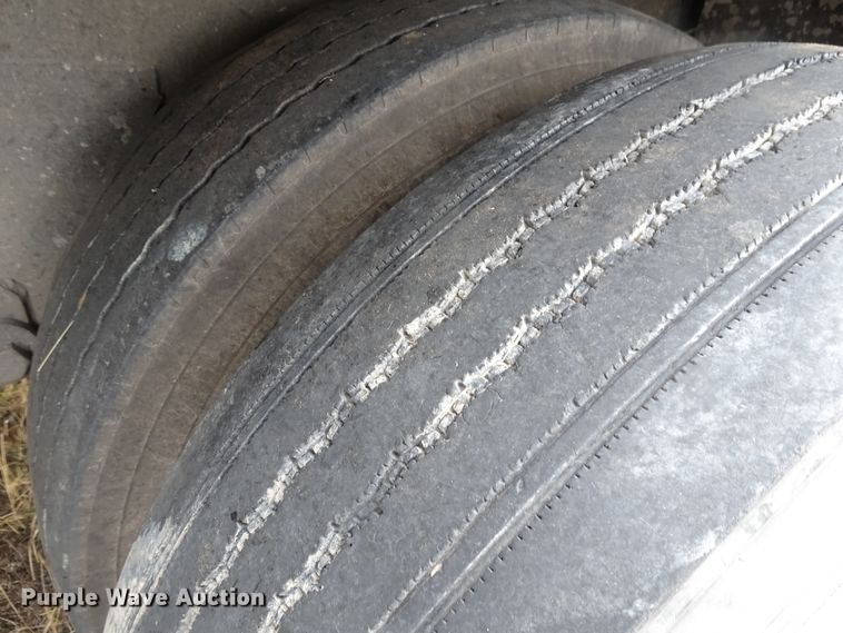 image for item GC9077 2007 Neville double hopper grain trailer