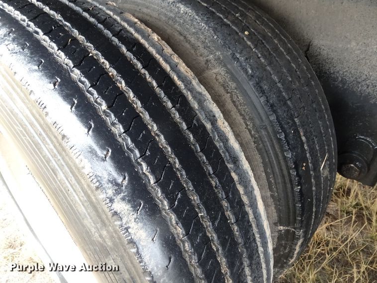 image for item GC9077 2007 Neville double hopper grain trailer