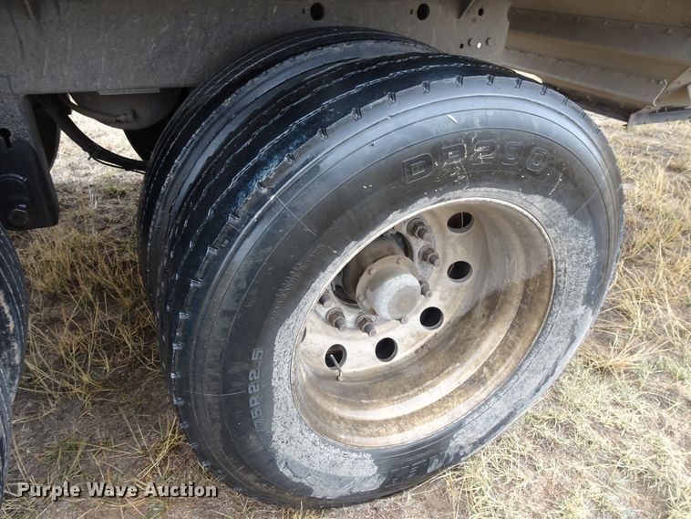 image for item GC9077 2007 Neville double hopper grain trailer