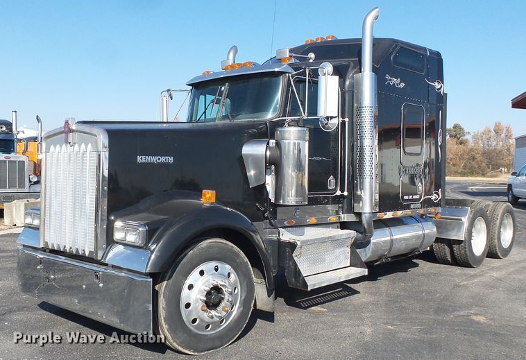 image for item H1181 2004 Kenworth W900 semi truck