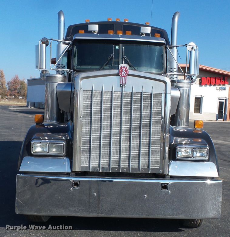 image for item H1181 2004 Kenworth W900 semi truck