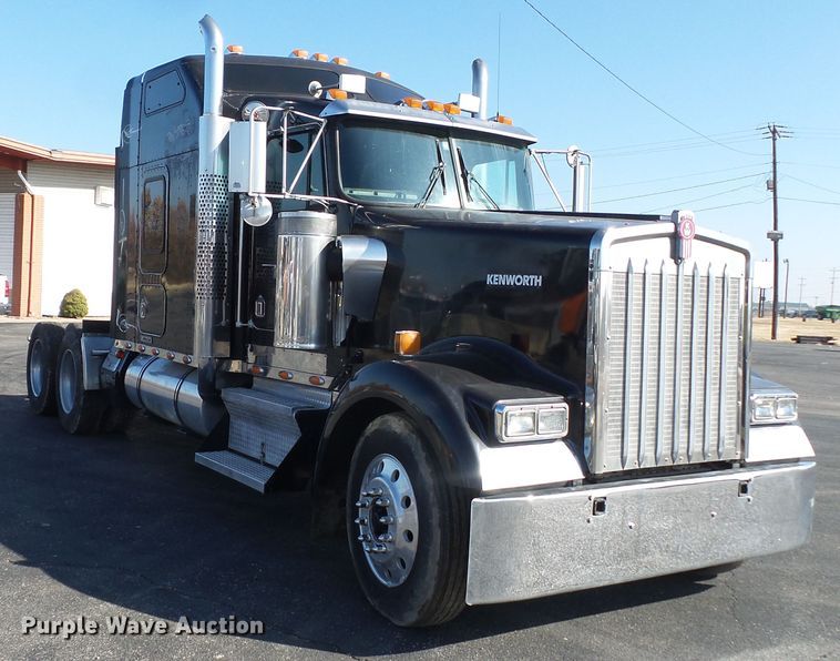 image for item H1181 2004 Kenworth W900 semi truck