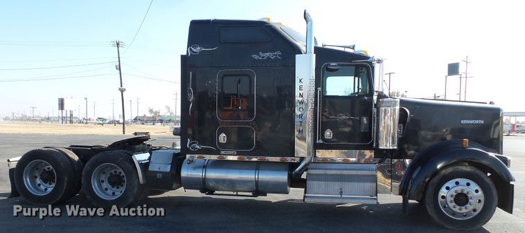 image for item H1181 2004 Kenworth W900 semi truck