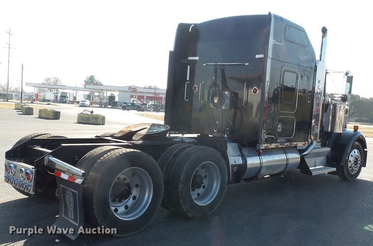 image for item H1181 2004 Kenworth W900 semi truck