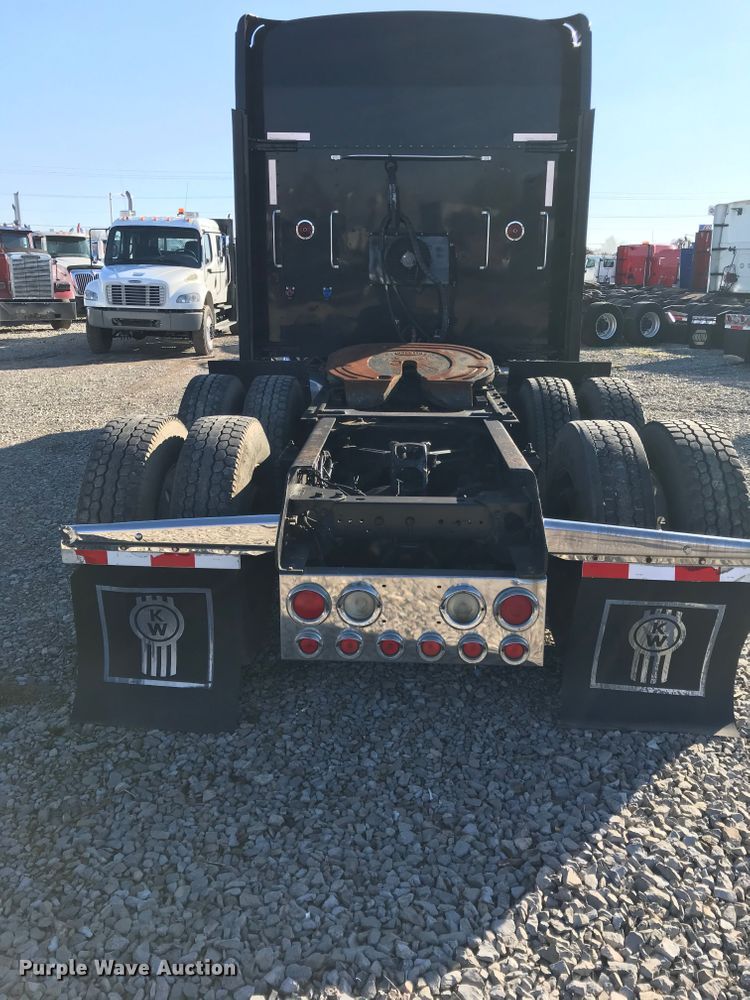 image for item H1181 2004 Kenworth W900 semi truck